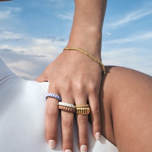 Mejuri Slim ‘Charlotte’ Chunky Ring in Cappuccino, Size 4 - Picture 6 of 6